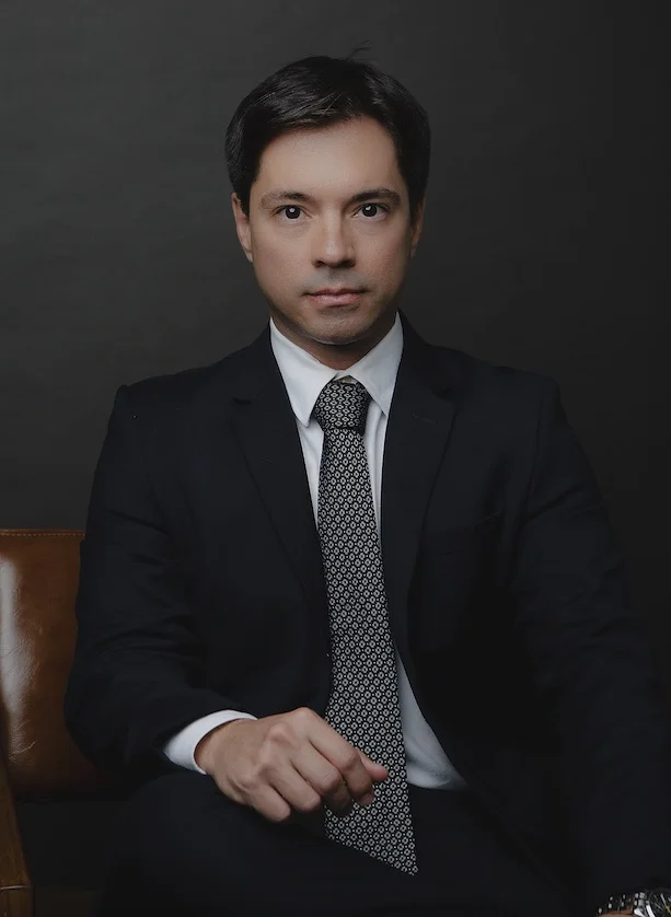 Retrato oficial do Dr. Gustavo Leite, cirurgião plástico